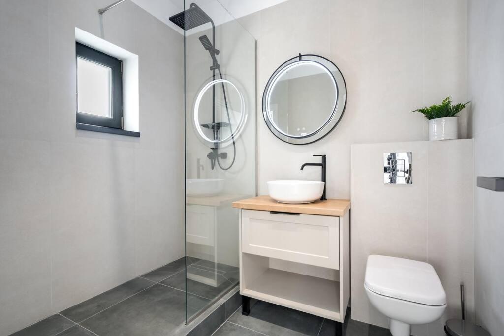 Stunning Views 3Br Sunny Flat - Amazing Terrace Appartement Boekarest Buitenkant foto