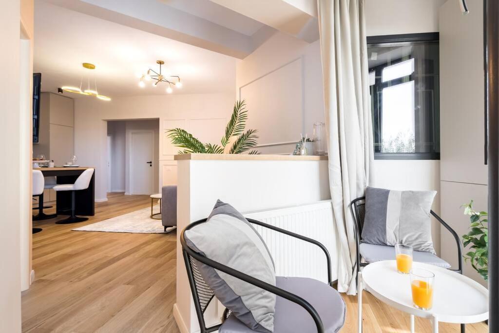 Stunning Views 3Br Sunny Flat - Amazing Terrace Appartement Boekarest Buitenkant foto