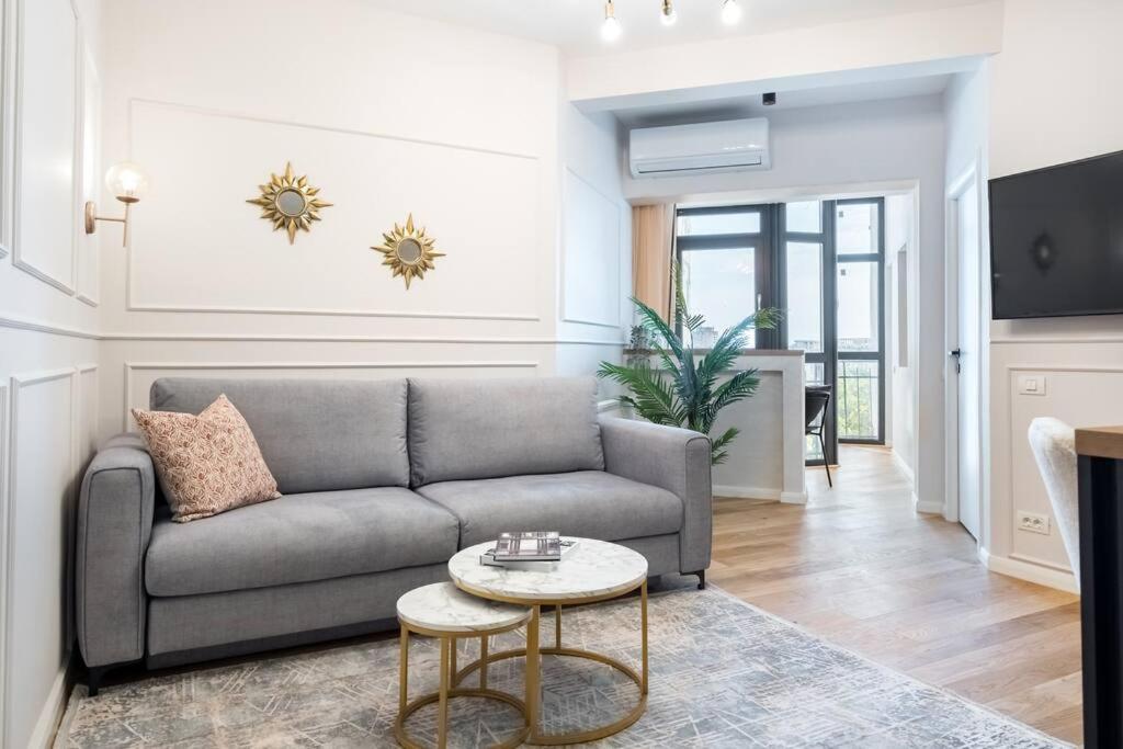Stunning Views 3Br Sunny Flat - Amazing Terrace Appartement Boekarest Buitenkant foto