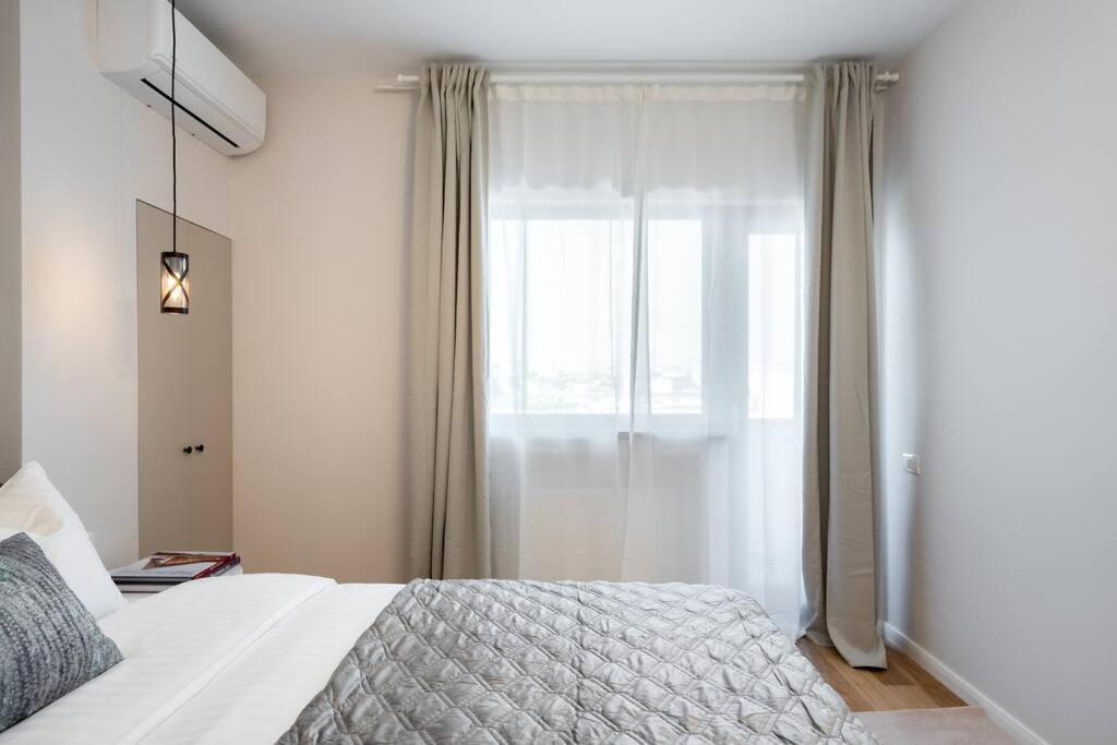 Stunning Views 3Br Sunny Flat - Amazing Terrace Appartement Boekarest Buitenkant foto