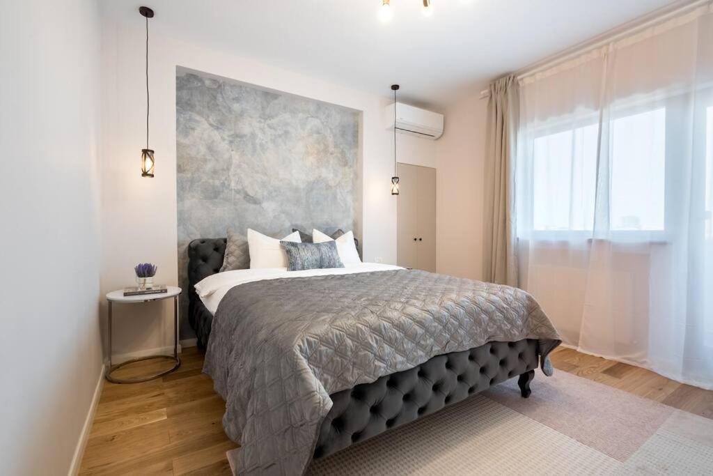 Stunning Views 3Br Sunny Flat - Amazing Terrace Appartement Boekarest Buitenkant foto