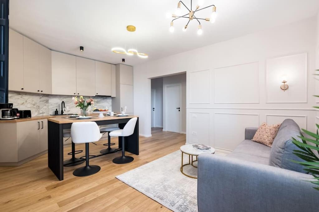 Stunning Views 3Br Sunny Flat - Amazing Terrace Appartement Boekarest Buitenkant foto
